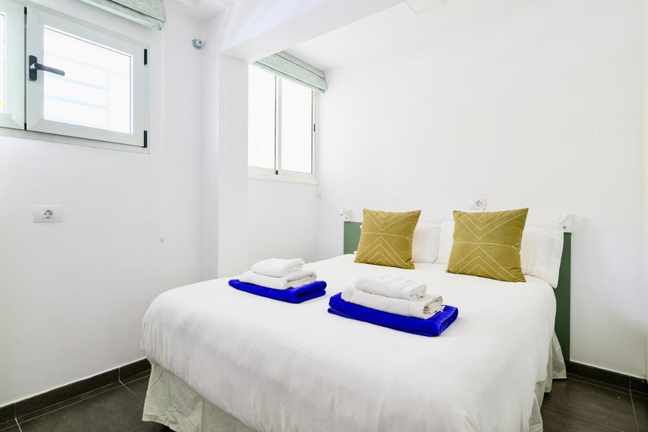 Charming 2 Bedroom Retreat With Beachfront Views San Bartolomé المظهر الخارجي الصورة